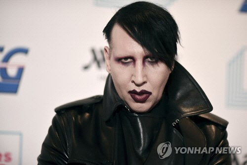 전 연인 배우 에반 레이철 우드로부터 성폭력 가해자로 지목된 록스타 메릴린 맨슨. <AP=연합뉴스>